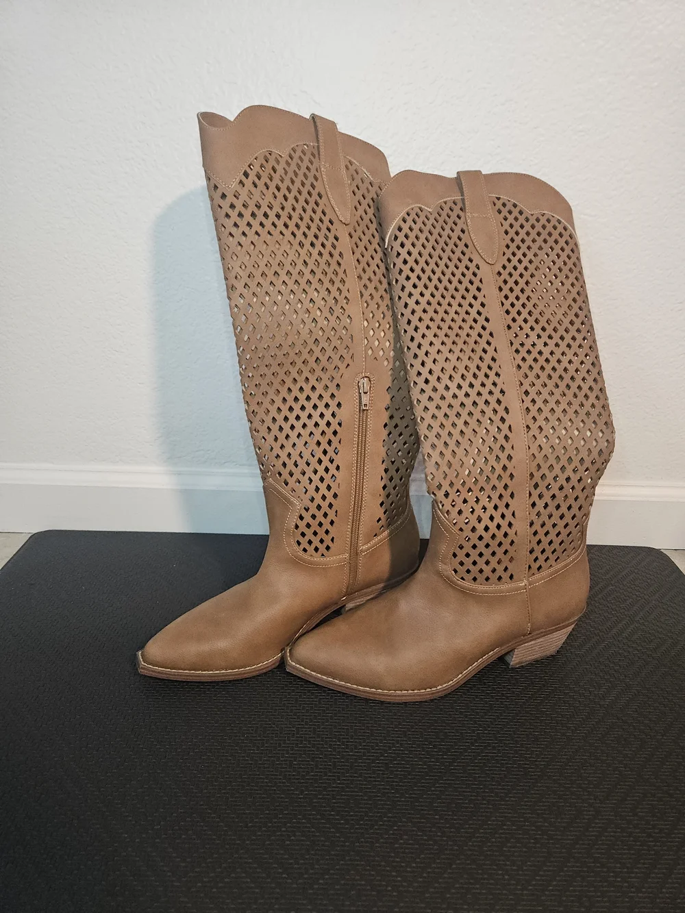 👢 DV by Dolce Vita Kaidence Tan Laser Cut Western Knee High Boots Size 8.5